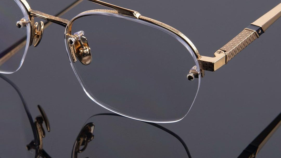 Leisure Society Avalon II 18K Gold — dettaglio di ponte, asta incisa e lenti da vista