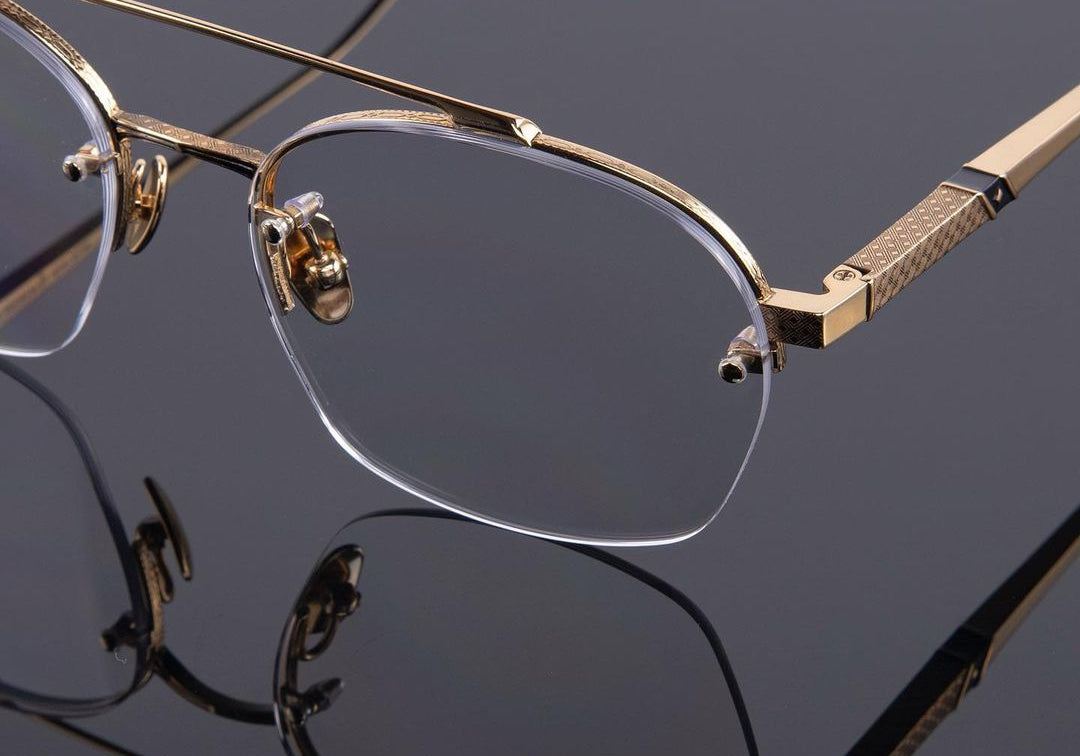 Leisure Society Avalon II 18K Gold — dettaglio di ponte, asta incisa e lenti da vista