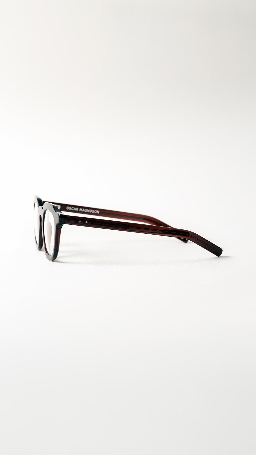 Oscar Magnuson Deckard - Toga Red