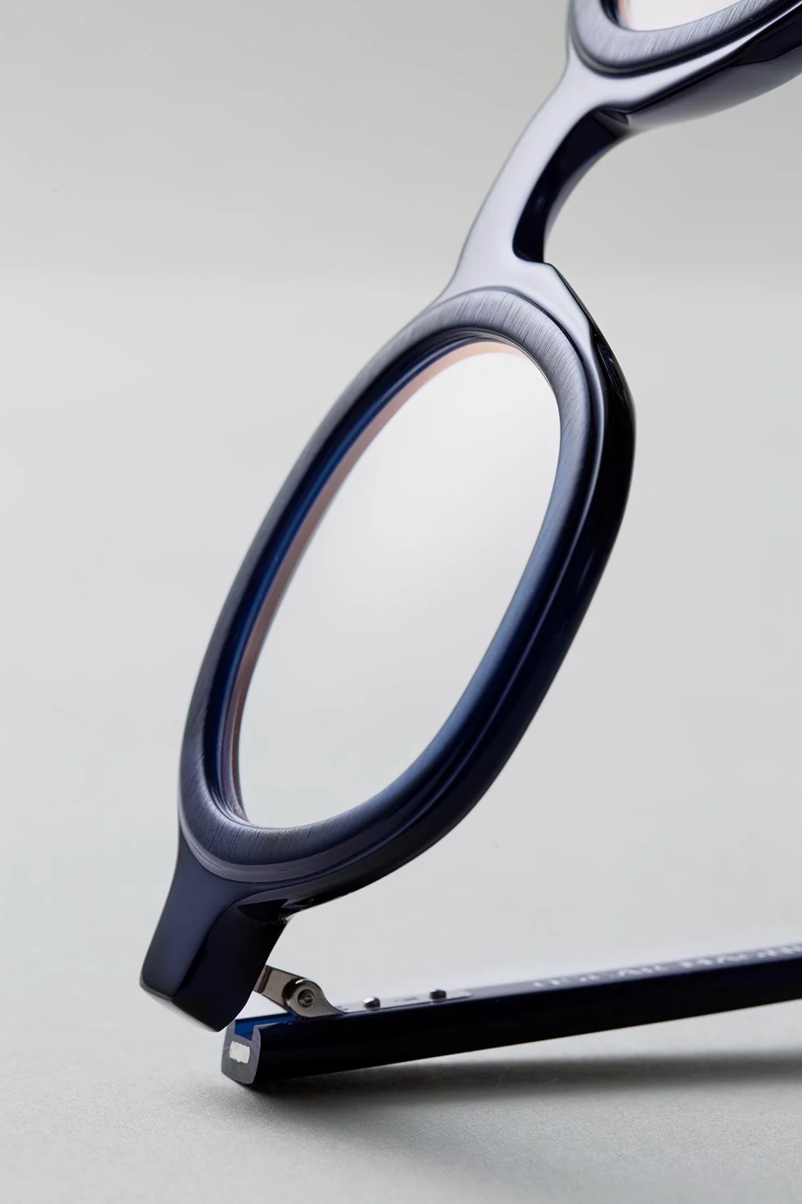 Oscar Magnuson Joy OM.4 - Warm Grey