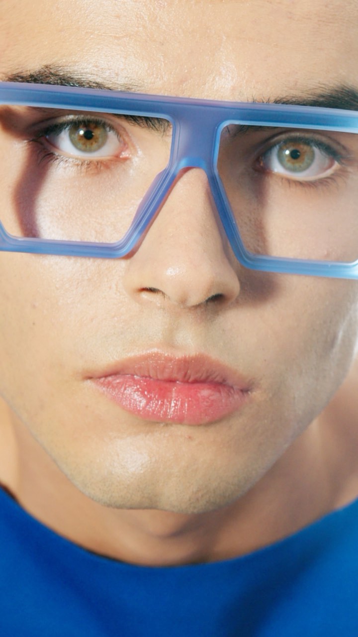 VAVA BL0036 Crystal Blue Matte worn – official photo VAVA