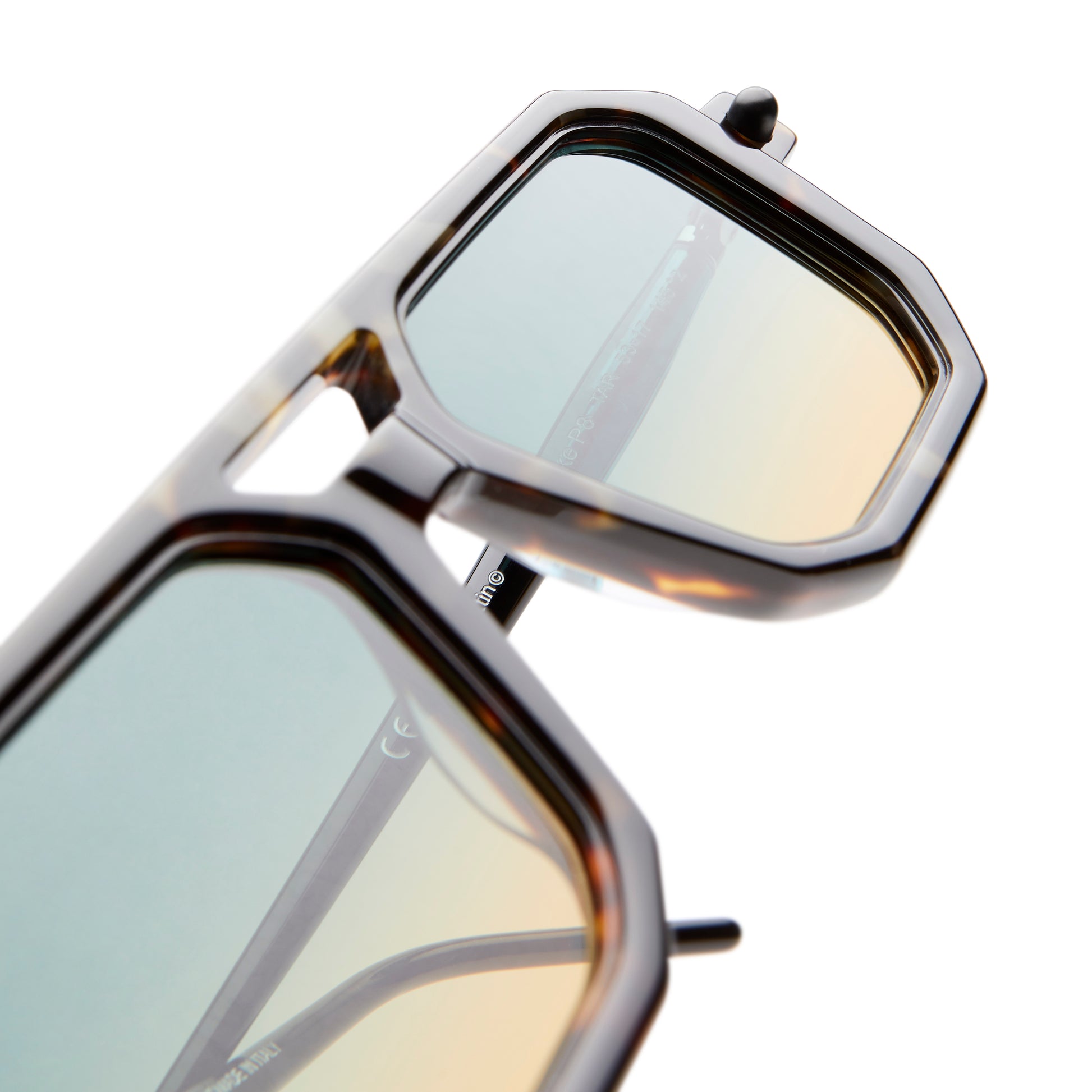 Kuboraum Mask P8 - Havana