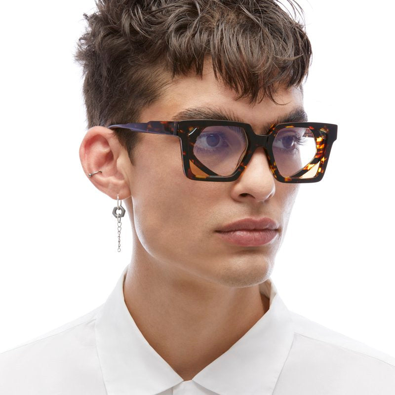 Kuboraum T6 Dark Tortoise indossato – foto ufficiale Kuboraum