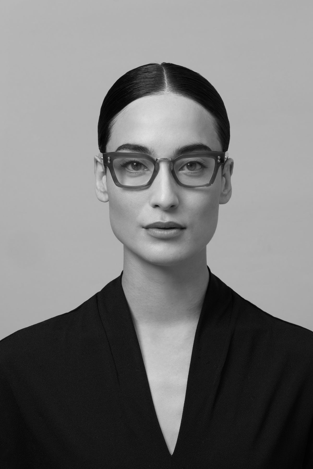 AKONI Luna worn – shape worn, different colour