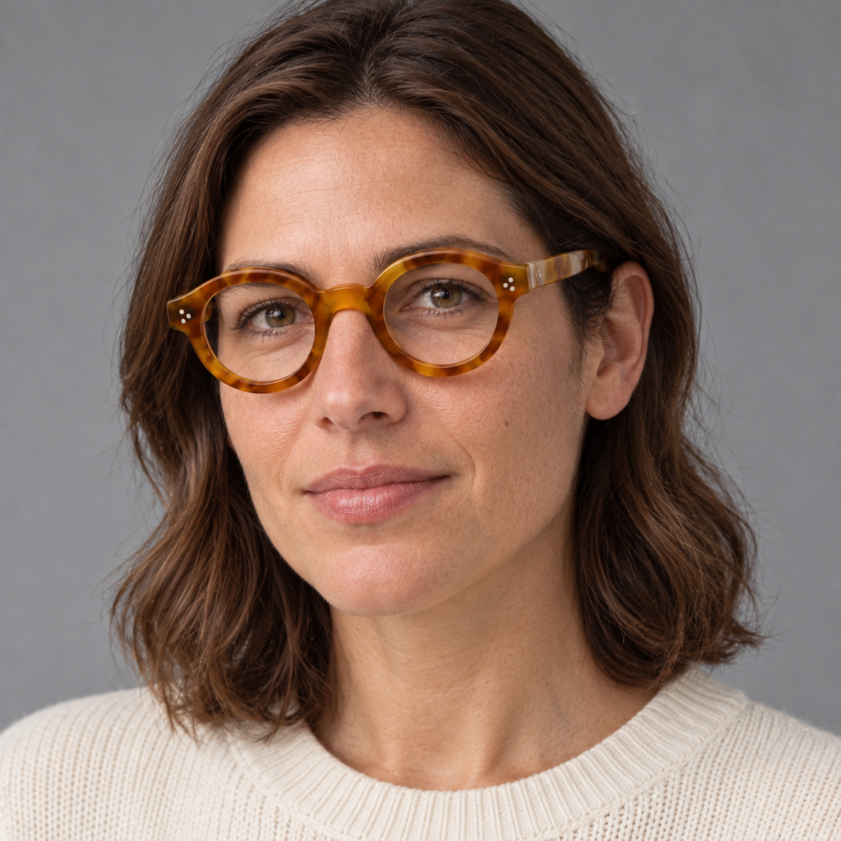 Lesca Lunetier Corbs Blond – worn by a woman