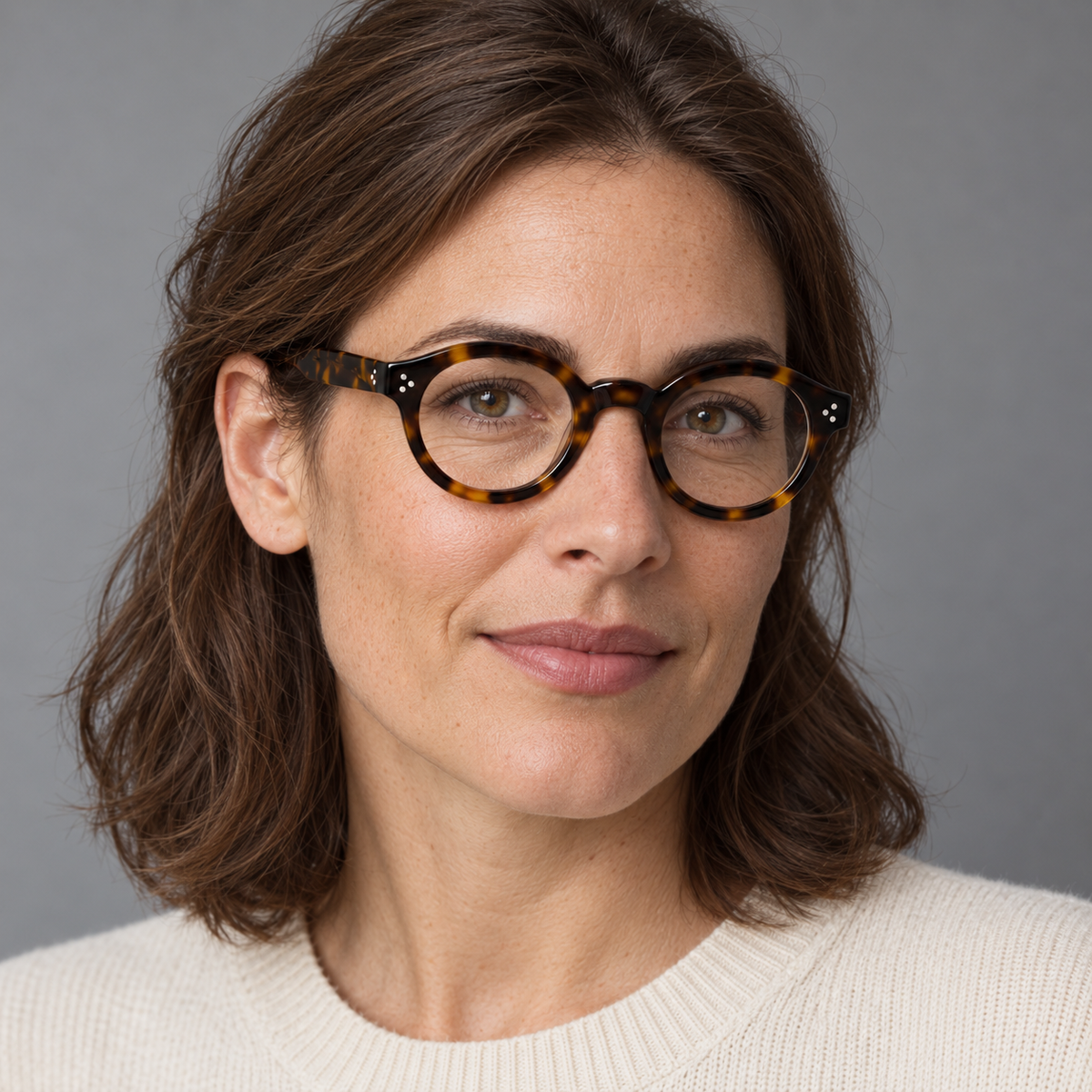 Lesca Lunetier Corbs 424 – worn by a woman