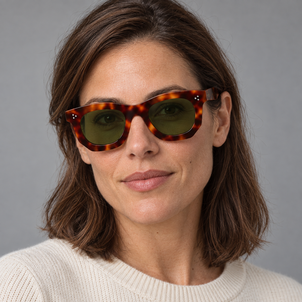 Lesca Lunetier Ogre XL Ecaille fonce 036 / Mineral Lenses – indossato da donna